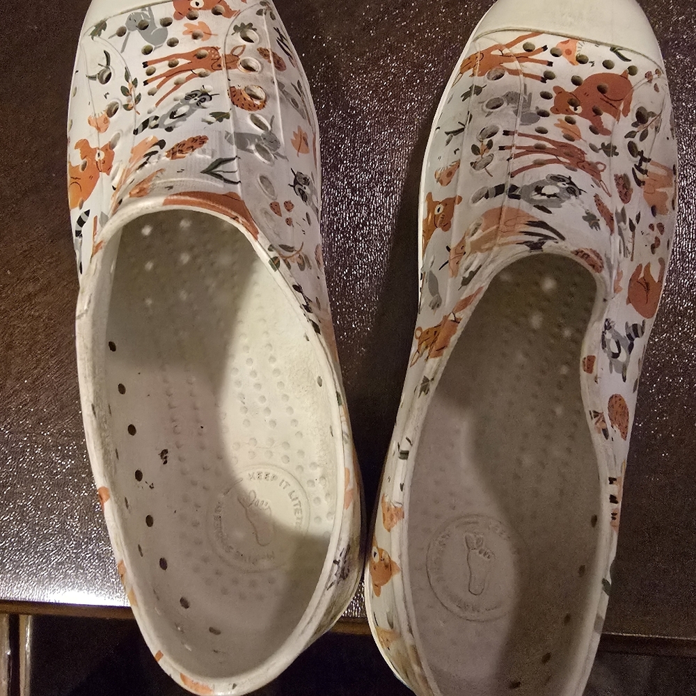 Floral Slip-On Women's Shoes No Size They Measure 9" Im Guessinf 5 1/2-6